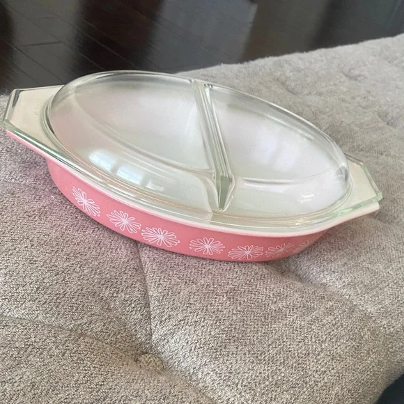 Pyrex Pink Daisy Divided Casserole with Glass Lid - Picture 1 of 3